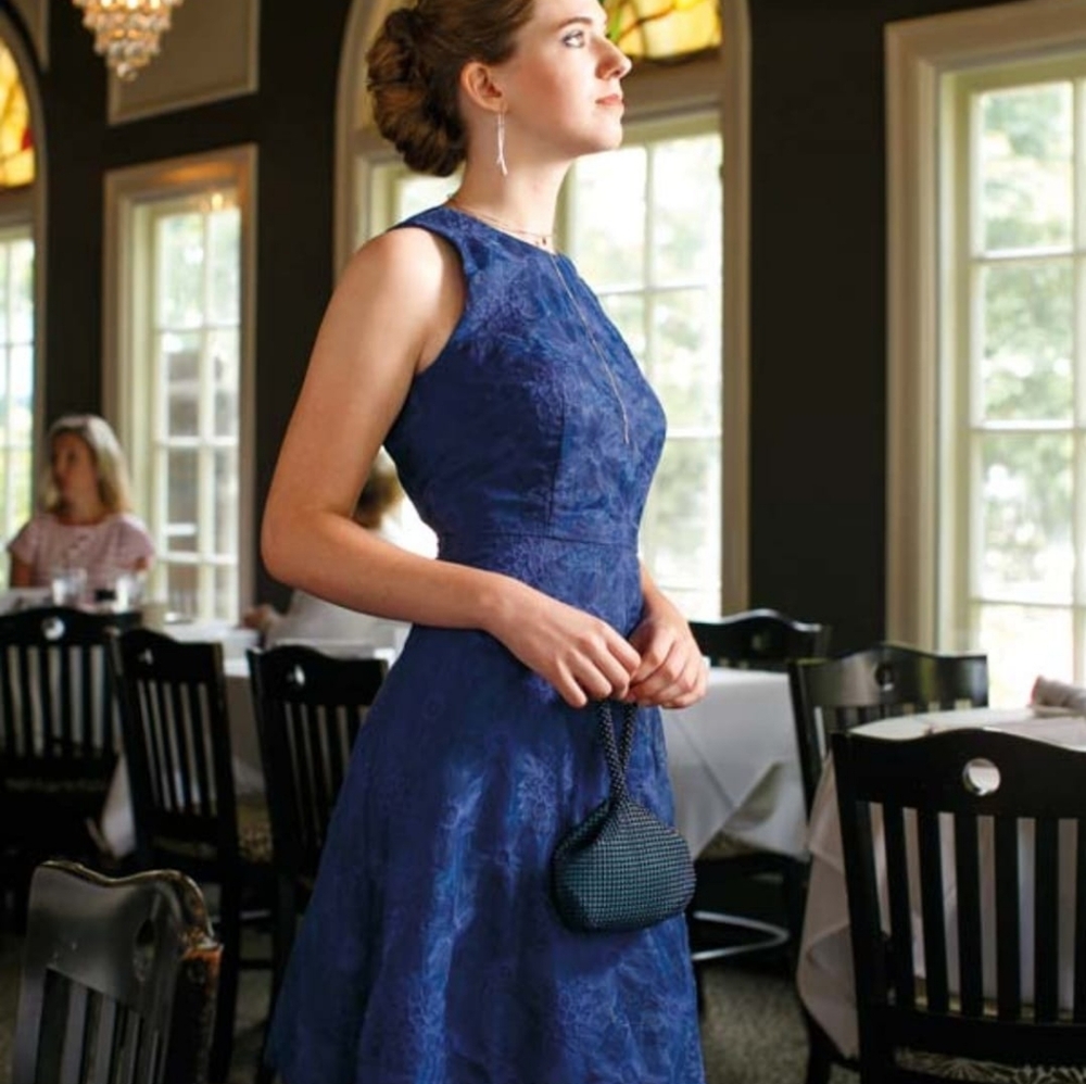 Donna Morgan Navy Blue sheer overlay and texture embroidery New with tags size 2